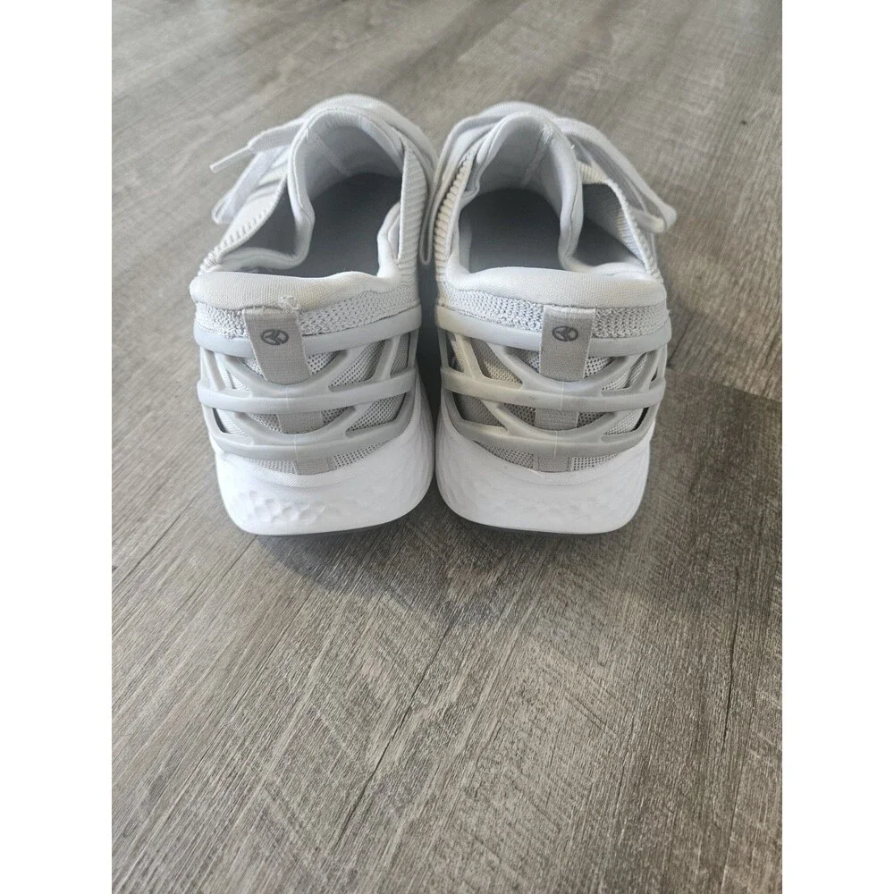 Kizik these shoes